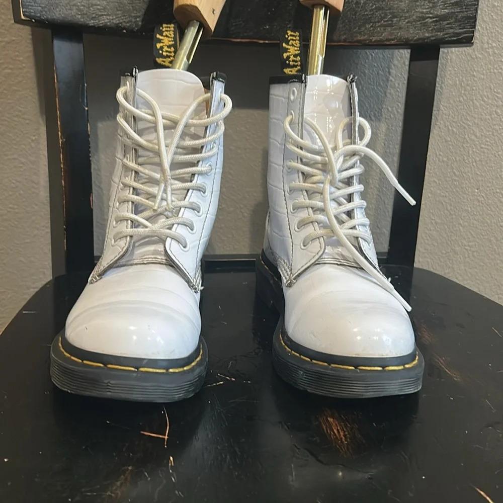 Dr. Martens Croc Embossed White Patent Leather 8-eyelet 1460 W Classic Boots - Picture 3 of 15